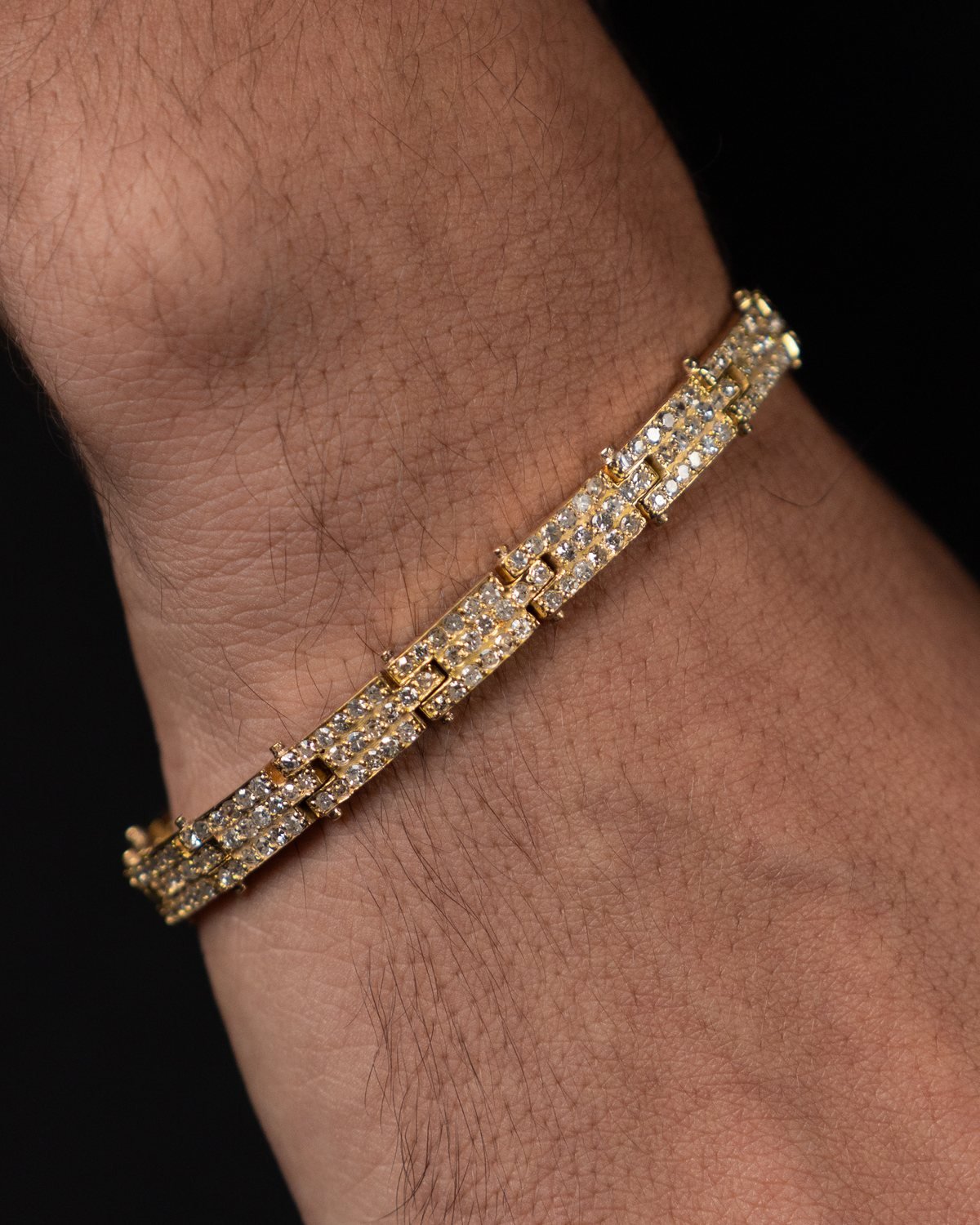 Bracelete em ouro com diamantes